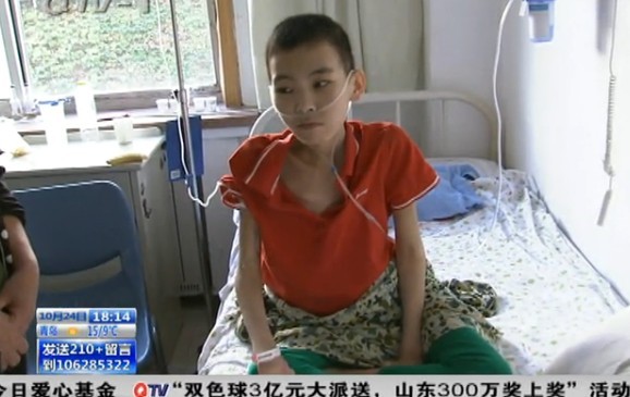 19岁肌无力女孩病情恶化生命垂危