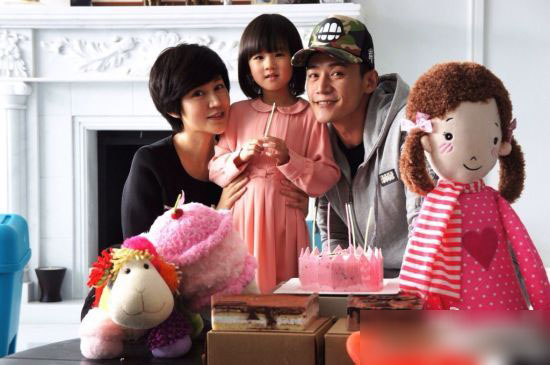 陆毅为女儿庆生甜蜜献吻