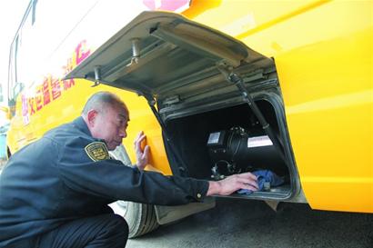 千辆校车装上“锅炉”送暖流