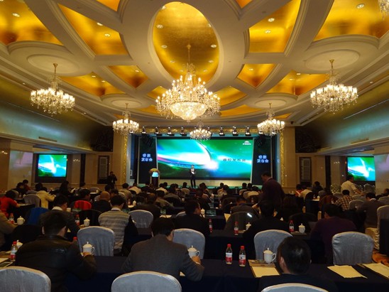 启城市公交节能减排发展“新”纪元 启城市公交节能减排发展“新”纪元