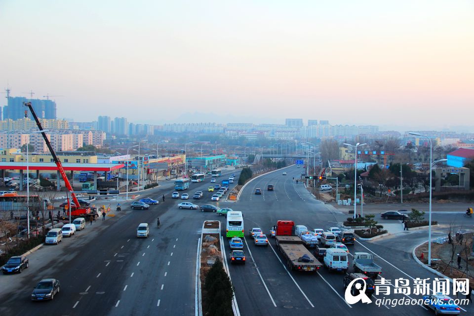 高清:重庆路全线通车 青岛第一堵如今变通途