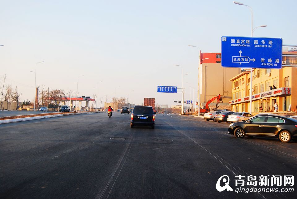 高清:重庆路全线通车 青岛第一堵如今变通途