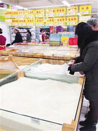 青岛市场两成大米水分超标 或因商家增重所为