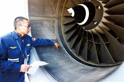 青岛航班医生：20分钟1500步检一架 共上百项