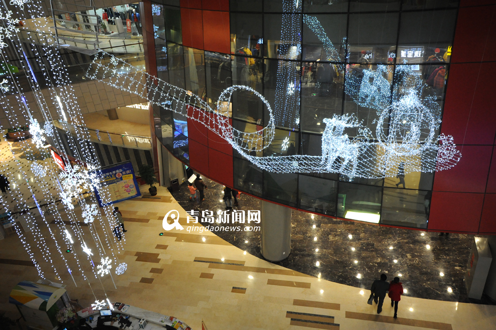 青岛商超抢先进入圣诞模式 打响前哨战