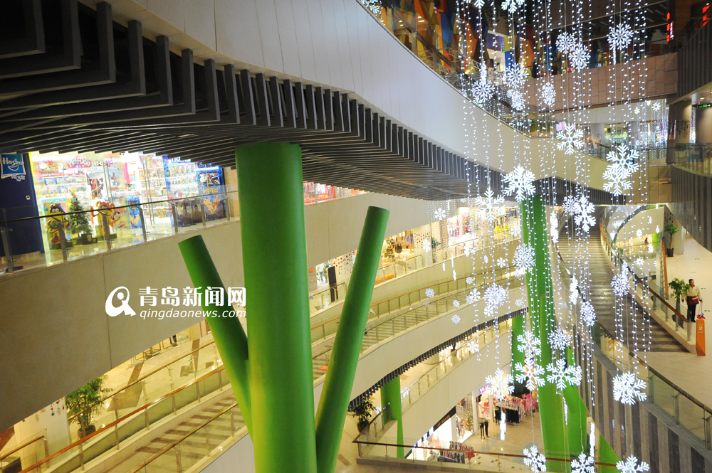 青岛商超抢先进入圣诞模式 打响前哨战