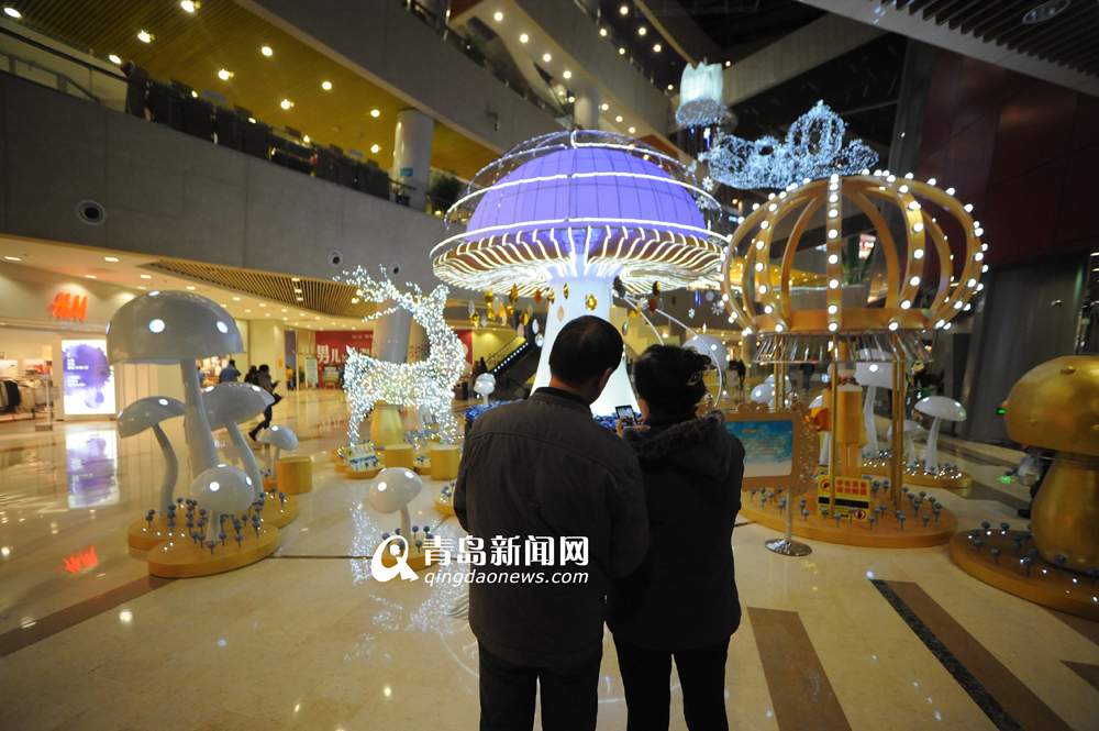 青岛商超抢先进入圣诞模式 打响前哨战