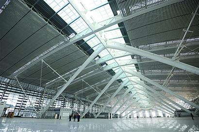 青岛北站今晚接轨胶济线 候车厅60部电梯