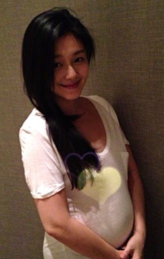 小S称面包案促进夫妻感情 大S怀巨婴紧张(