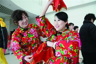 农村大姐自学10种舞