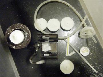 瘾君子带白粉硬闯青岛海关 白粉撒向空中 瘾君子带白粉硬闯青岛海关 白粉撒向空中