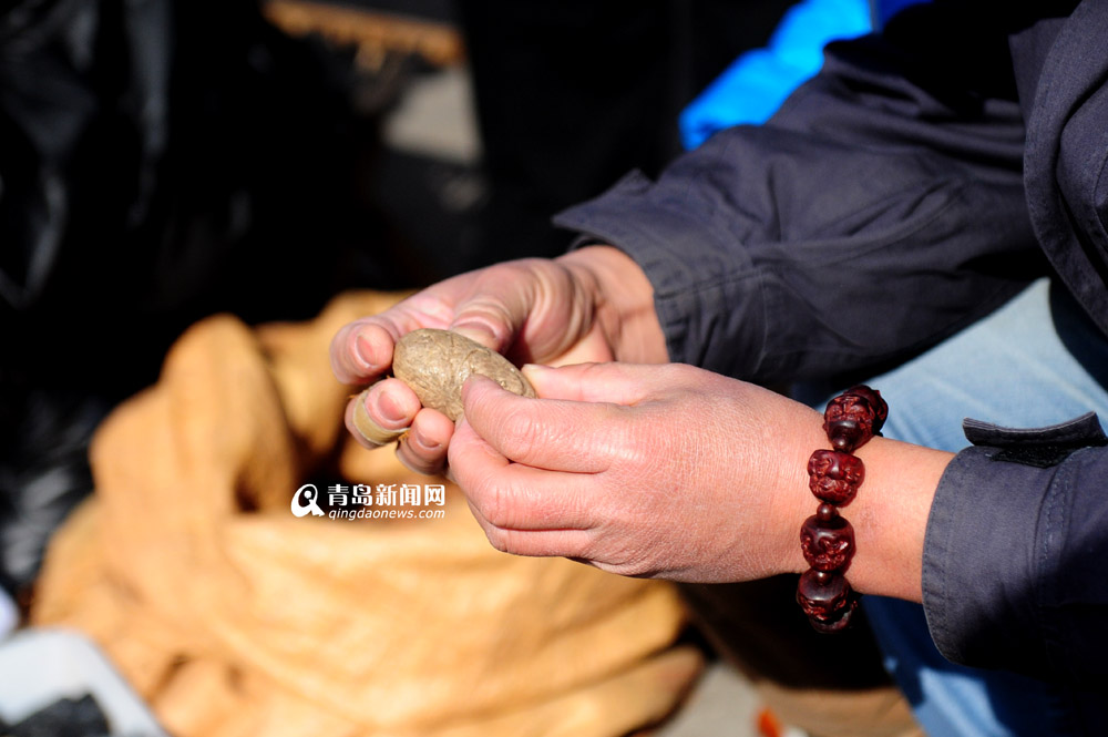 实拍青岛古玩市场 真假难辨暗藏玄机 实拍青岛古玩市场 真假难辨暗藏玄机