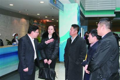 代表委员为方便就医支招 建议多派专家进社区 代表委员为方便就医支招 建议多派专家进社区