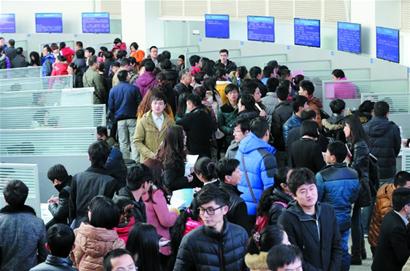 最低工资标准继续涨 城乡医保并轨整合