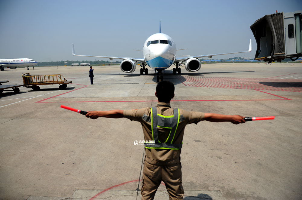 高清：实拍青岛机场飞机检修全程 差错零容忍