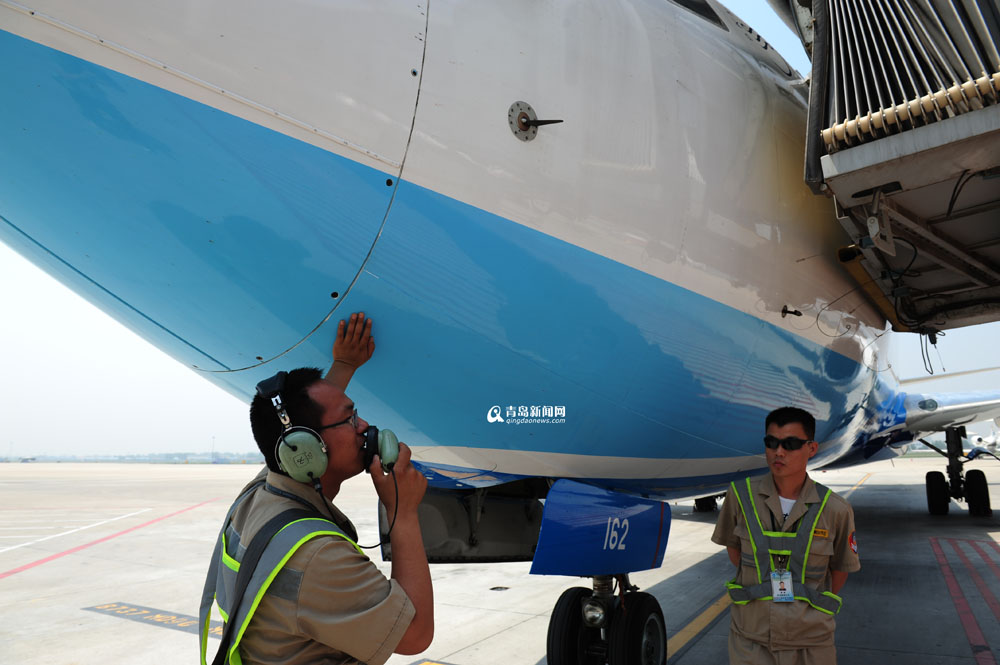 高清:实拍青岛机场飞机检修全程 差错零容忍 高清:实拍青岛机场飞机检修全程 差错零容忍