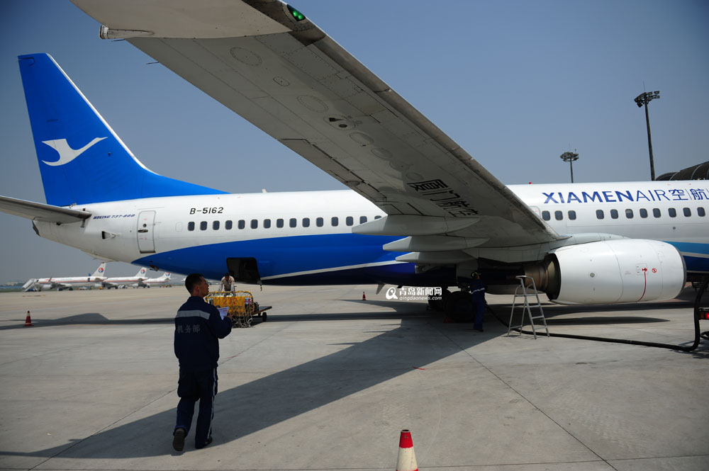 高清：实拍青岛机场飞机检修全程 差错零容忍