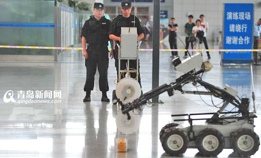 高清：实拍机场反恐演练
