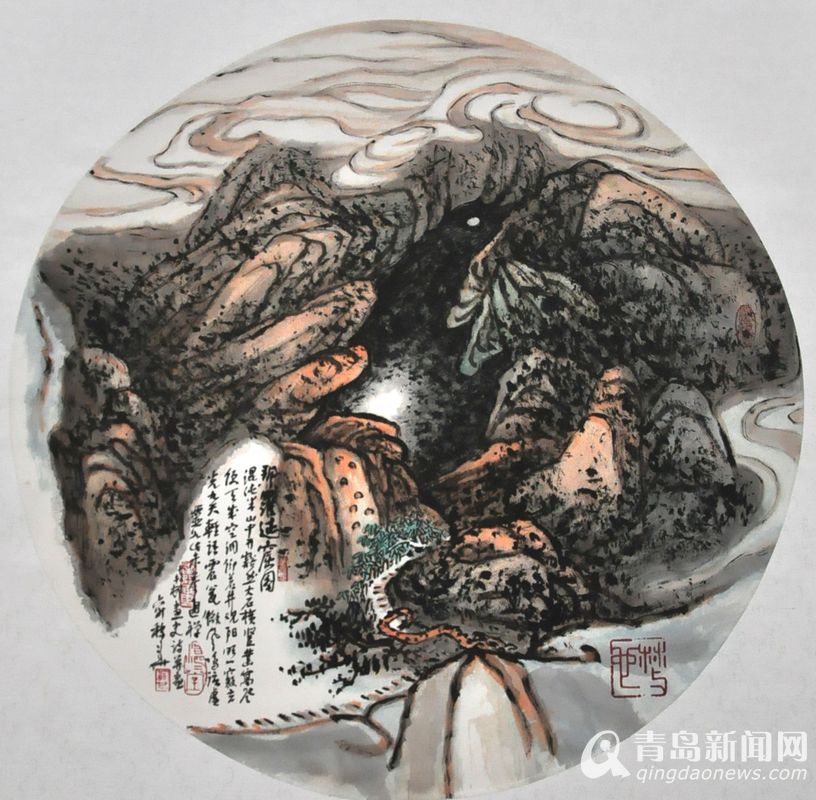 高清：青岛国画大师亮绝技 名山大川跃然纸上