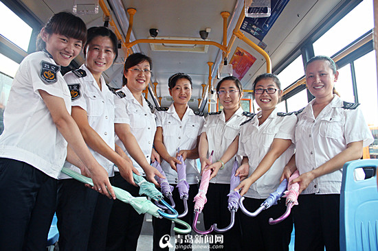 首发：百余条线路涉水运行 公交车配爱心雨具