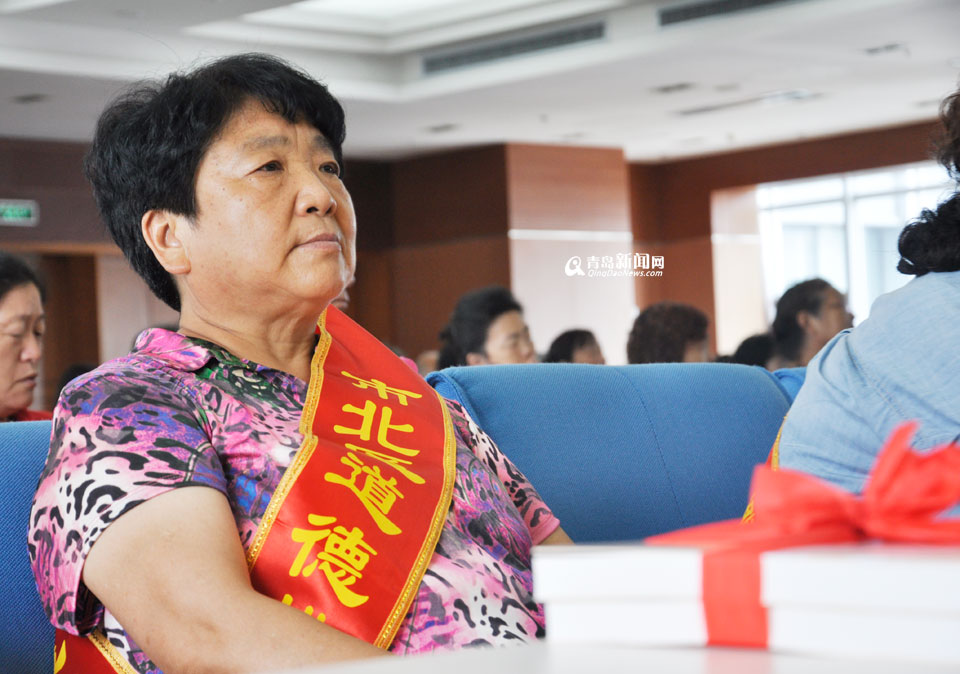 高清：青岛道德模范巡讲启动 身边好人讲好事