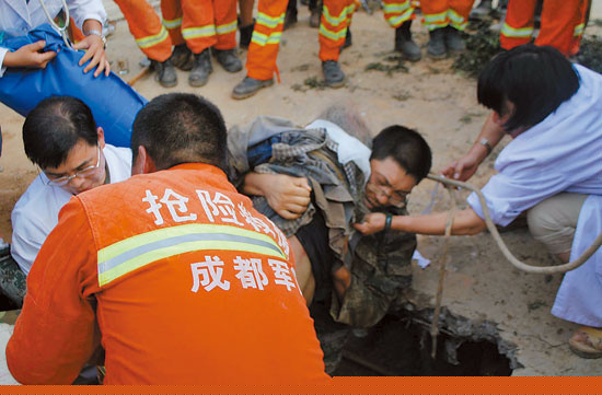 直击云南鲁甸地震救援现场 直击云南鲁甸地震救援现场