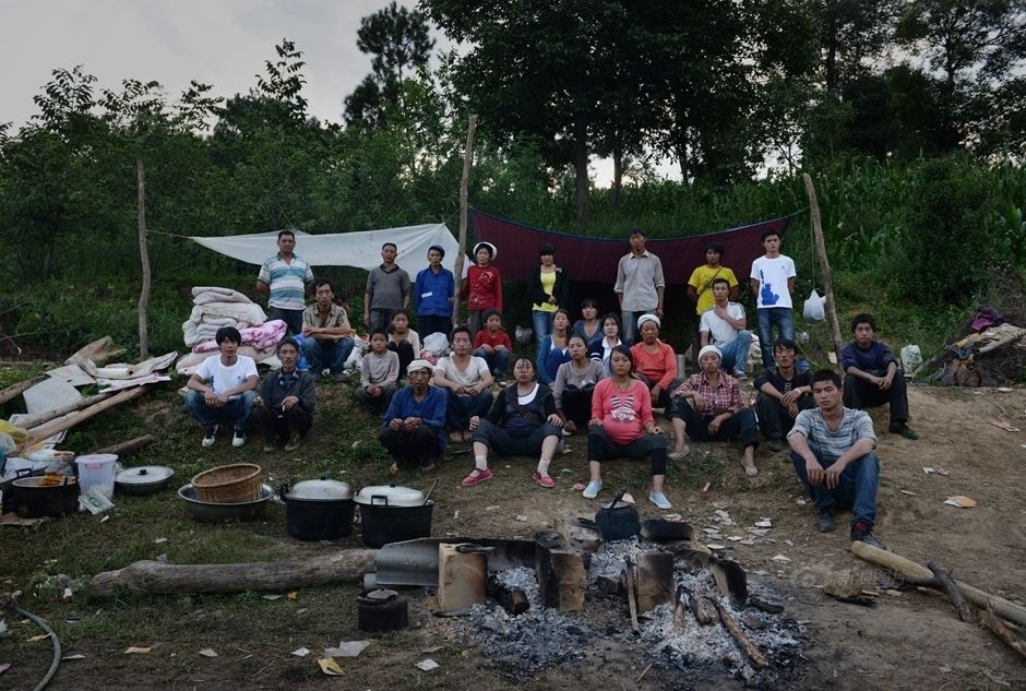 云南地震银厂坡尚无救援 村民堆SOS求救