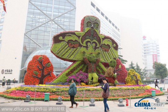 北京长安街十大国庆立体花坛集体亮相