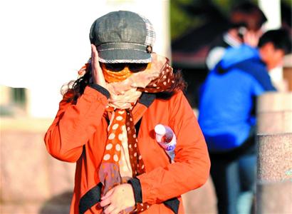 青岛持续大风气温速降 郊区10度以下周四回升