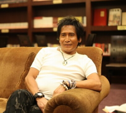 齐秦接受采访(图) 齐秦接受采访(图)