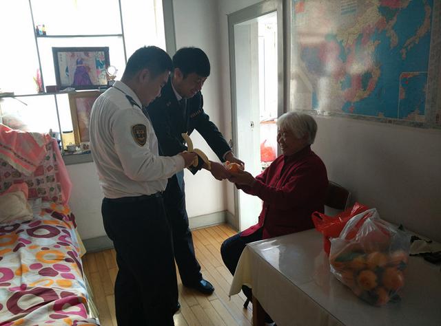 心系老人 共度新年