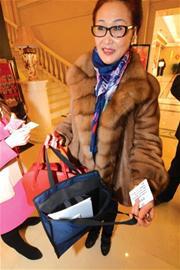 两会继续刮简约风 工作人员再减少5% 两会继续刮简约风 工作人员再减少5%