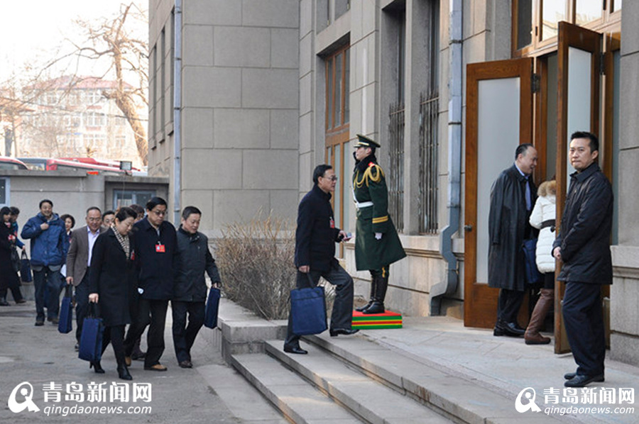 市十五届人大四次会议开幕 代表入场