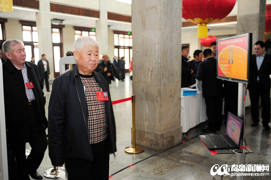 市十五届人大四次会议开幕 代表入场