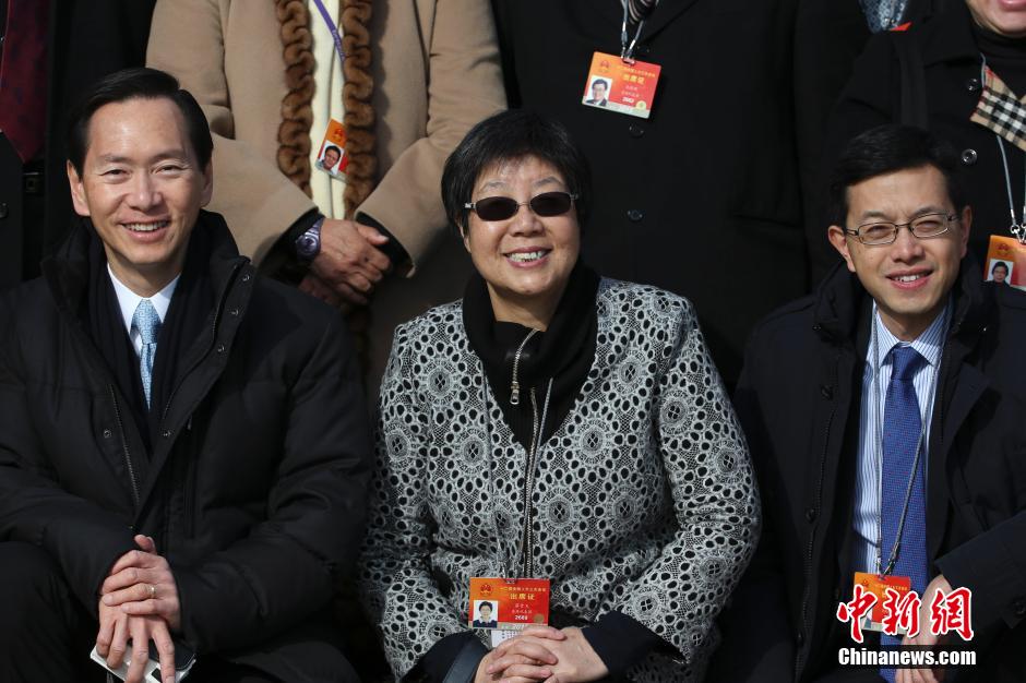 十二届全国人大三次会议举行预备会议