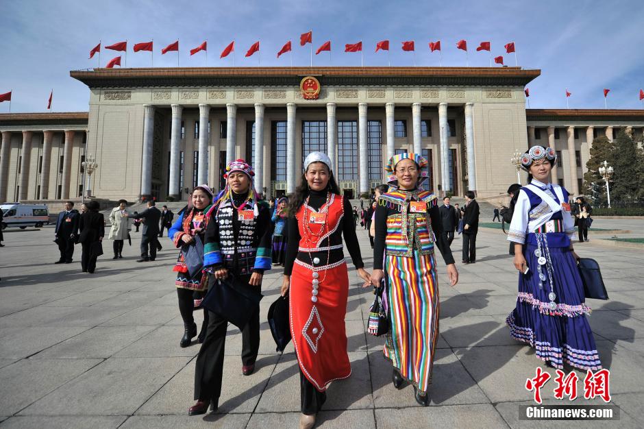 十二届全国人大三次会议举行预备会议