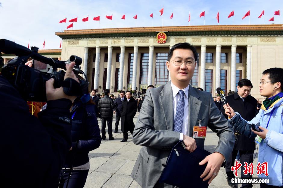 十二届全国人大三次会议举行预备会议