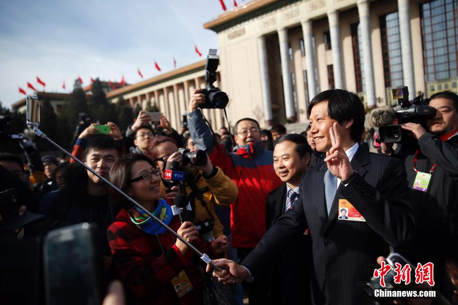 十二届全国人大三次会议举行预备会议