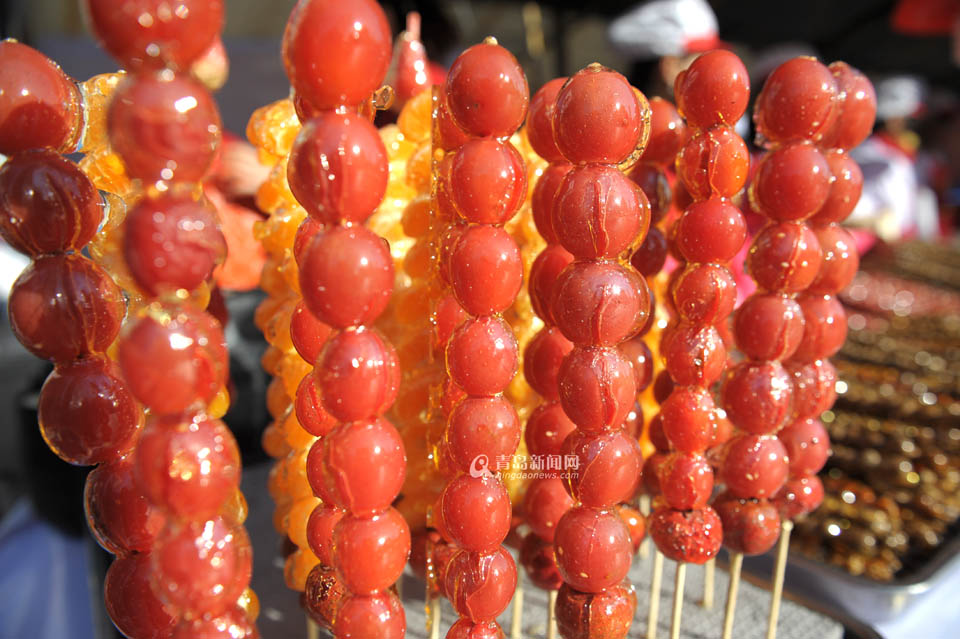 高清:糖球会转场海云庵 市民钟爱舌尖上的美味