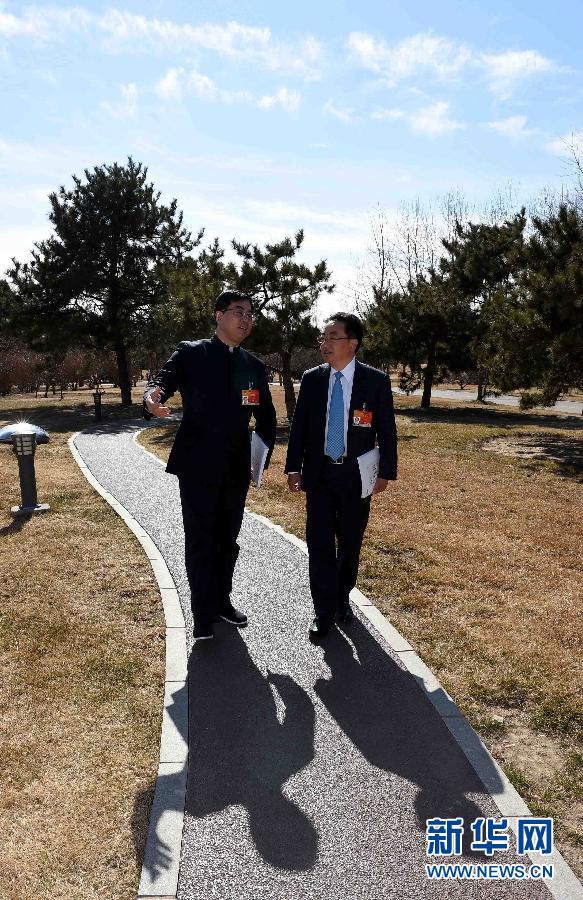 （两会·新华全媒头条）（9）政协委员焦家良的一天