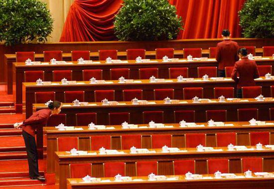 两会名牌皮带限量包几近绝迹 吃饭习惯AA