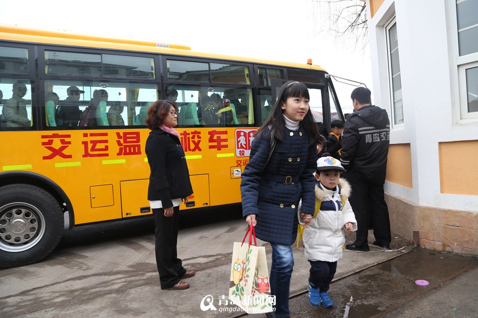 高清：崂山再添10部大鼻子 温馨校车本周进红岛