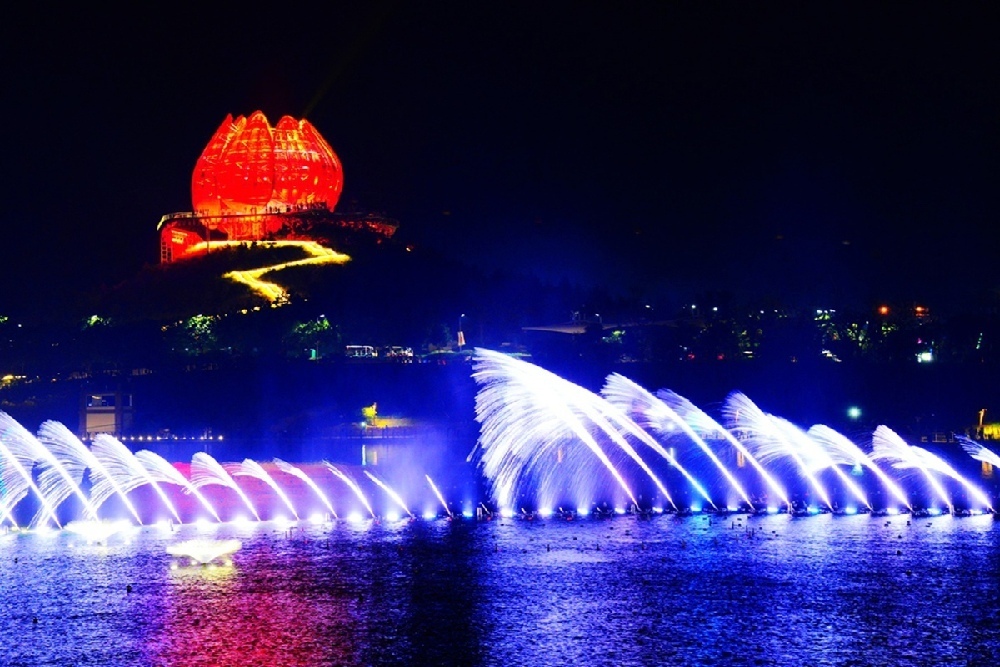 水舞秀升级为实景演出 盈动岛城魅力十足