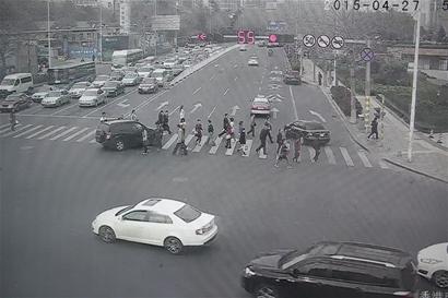 10万网友票选交通陋习 加塞抢行暂排第一