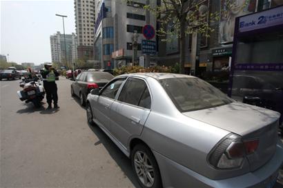 17万网友参与吐槽交通陋习 随意乱停车最常见