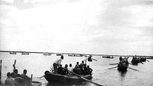 屡建奇功的白洋淀水上游击队——雁翎队。