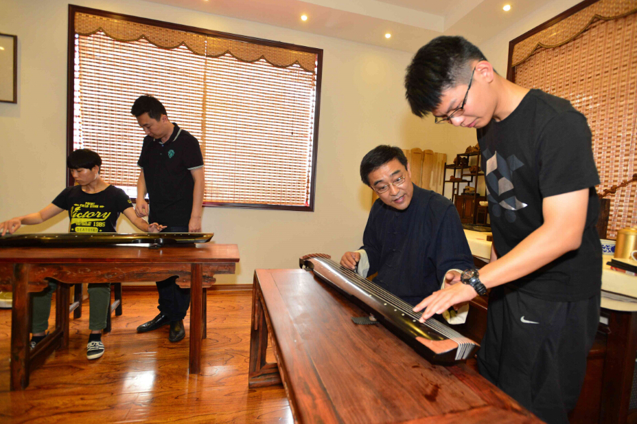 古琴出深闺 四海觅知音 古琴出深闺 四海觅知音