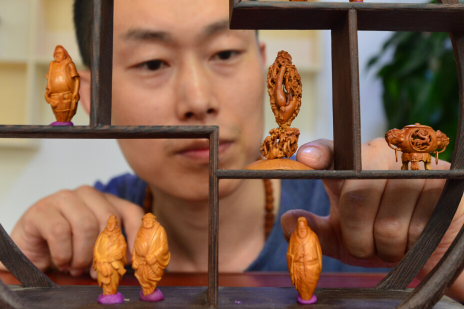 一把小刻刀 核上显功夫