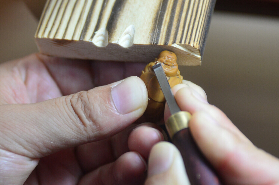 一把小刻刀 核上显功夫