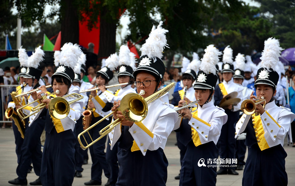第四届小金钟奖开赛管乐美女演绎行进嘉年华